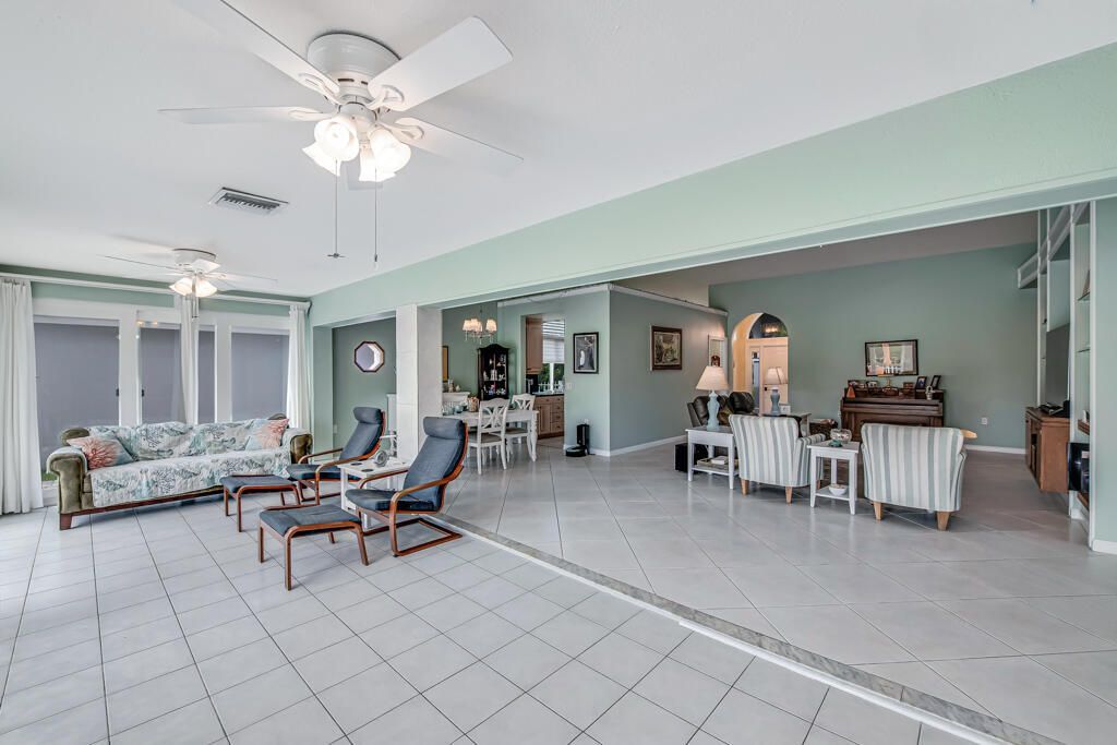 2390 Saratoga Bay Drive, West Palm Beach, FL 33409 Photo