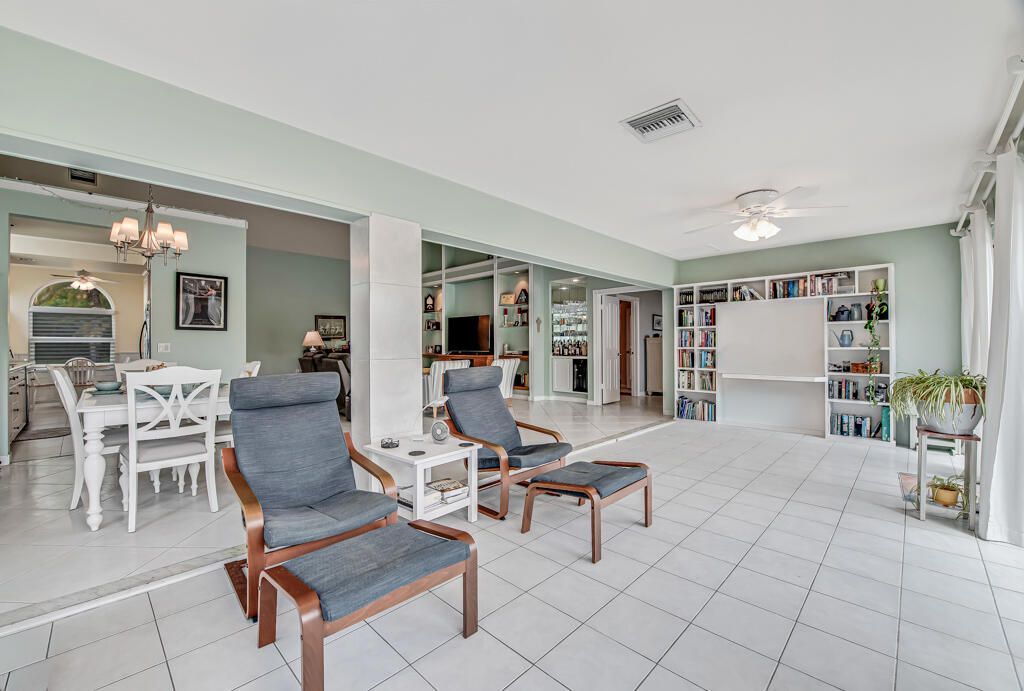 2390 Saratoga Bay Drive, West Palm Beach, FL 33409 Photo