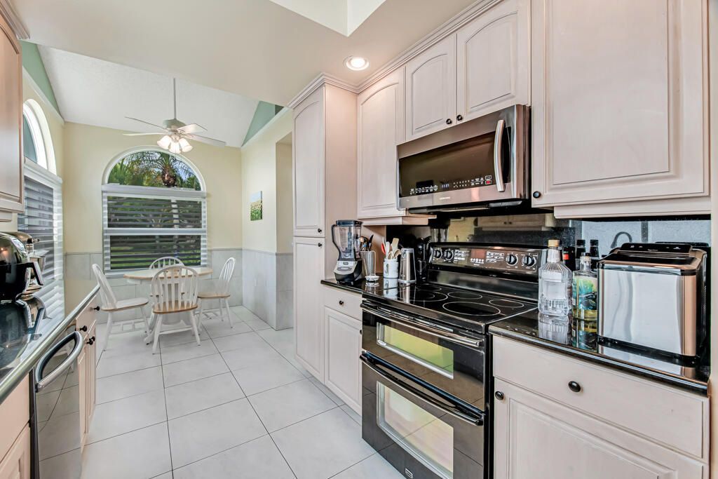 2390 Saratoga Bay Drive, West Palm Beach, FL 33409 Photo