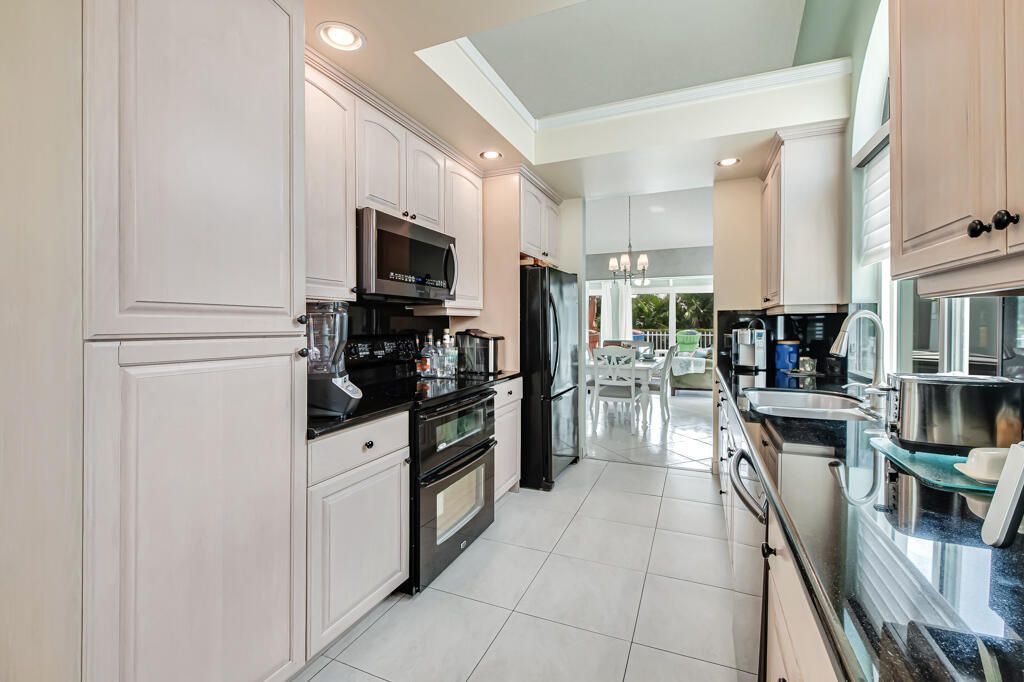 2390 Saratoga Bay Drive, West Palm Beach, FL 33409 Photo