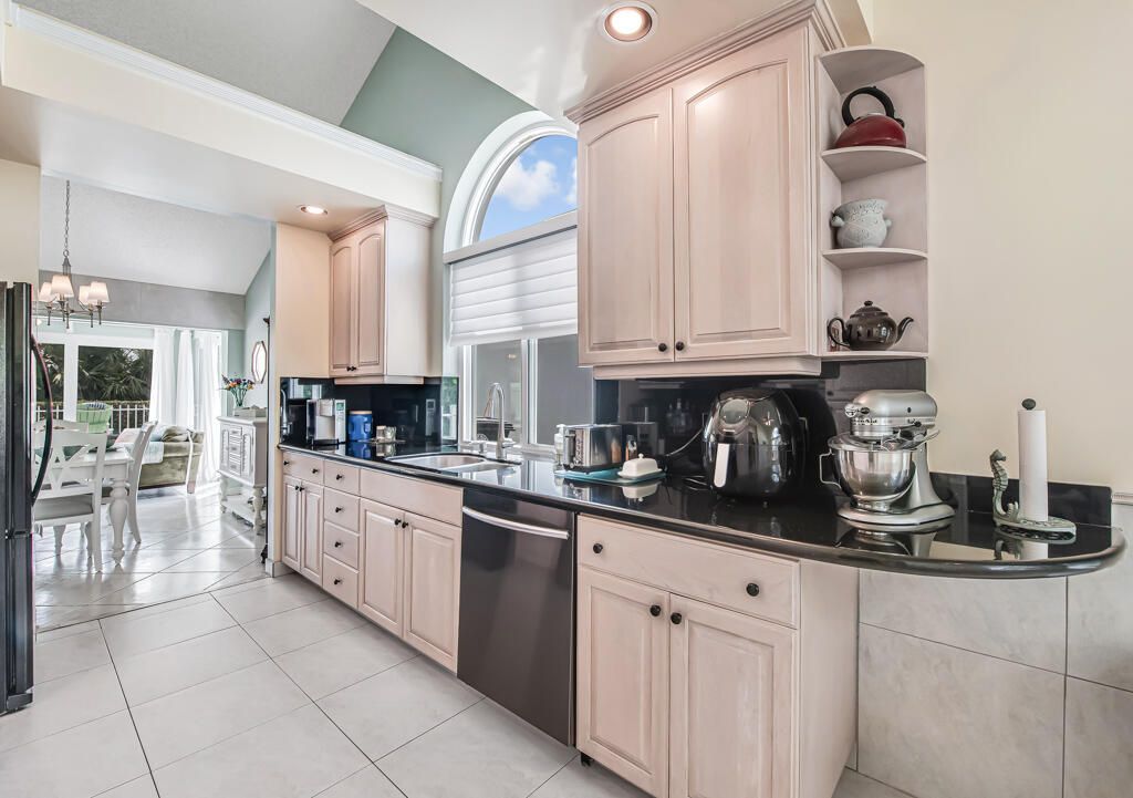 2390 Saratoga Bay Drive, West Palm Beach, FL 33409 Photo