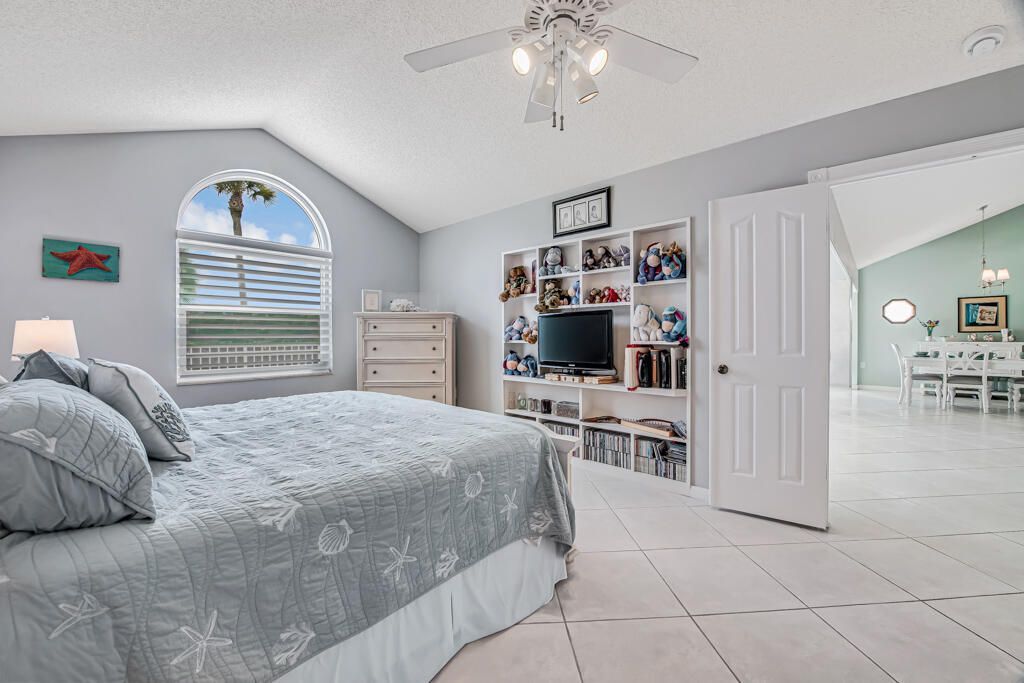2390 Saratoga Bay Drive, West Palm Beach, FL 33409 Photo