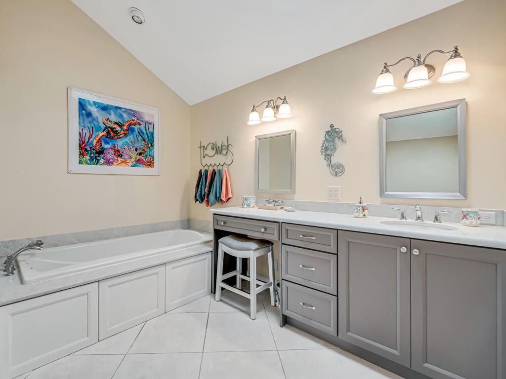 2390 Saratoga Bay Drive, West Palm Beach, FL 33409 Photo