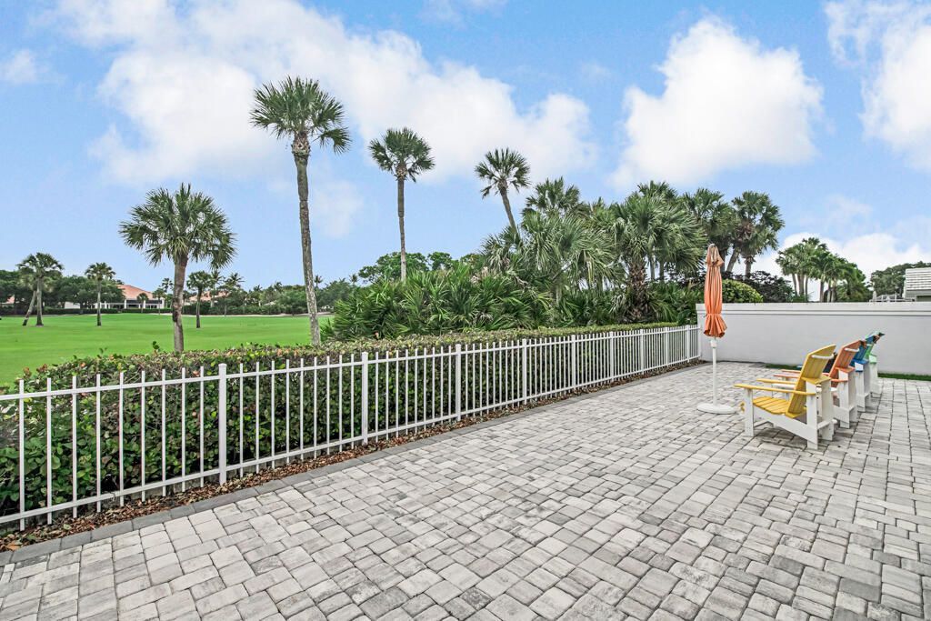 2390 Saratoga Bay Drive, West Palm Beach, FL 33409 Photo