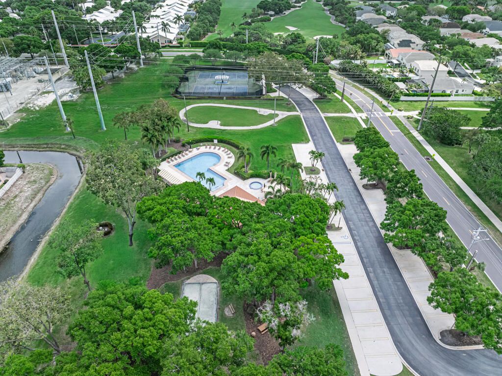 2390 Saratoga Bay Drive, West Palm Beach, FL 33409 Photo