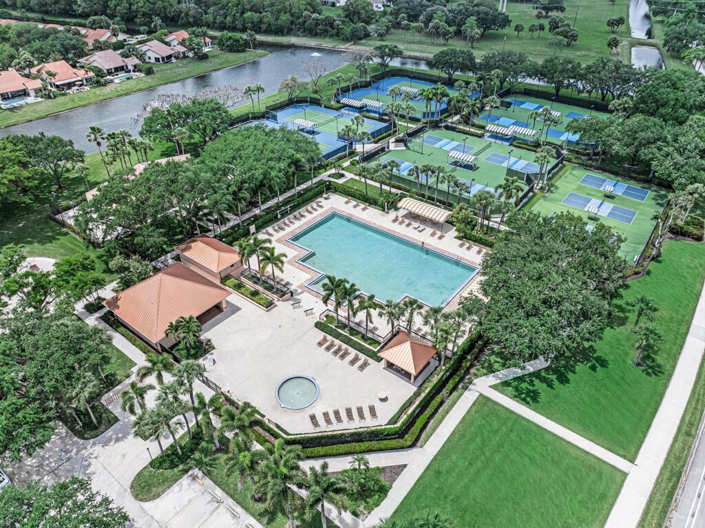 2390 Saratoga Bay Drive, West Palm Beach, FL 33409 Photo