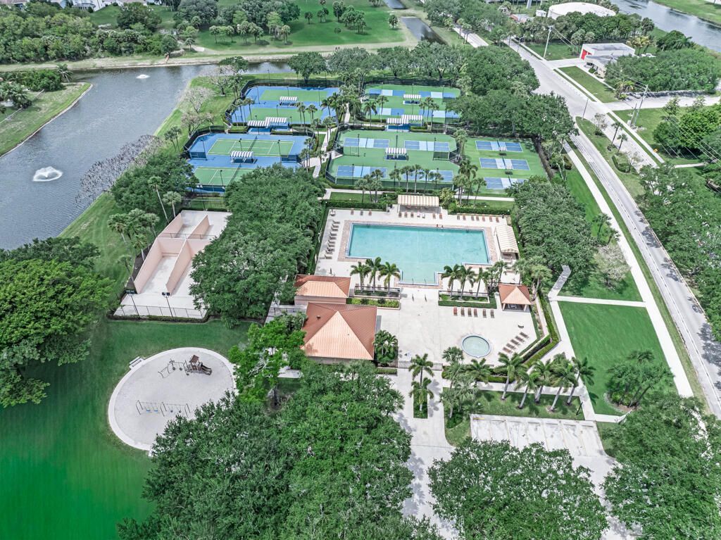 2390 Saratoga Bay Drive, West Palm Beach, FL 33409 Photo