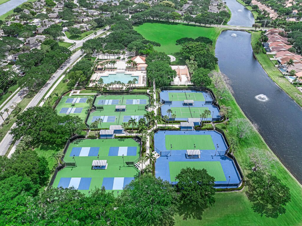 2390 Saratoga Bay Drive, West Palm Beach, FL 33409 Photo