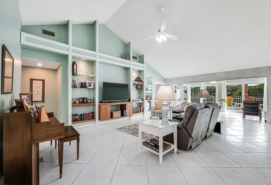 2390 Saratoga Bay Drive, West Palm Beach, FL 33409 Photo