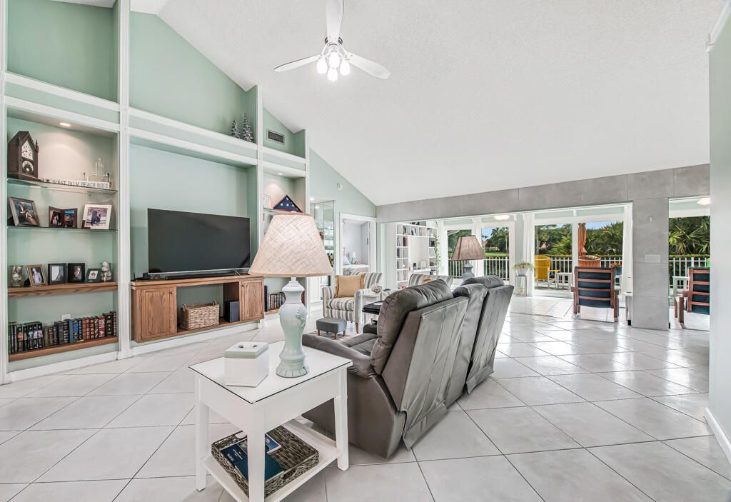 2390 Saratoga Bay Drive, West Palm Beach, FL 33409 Photo
