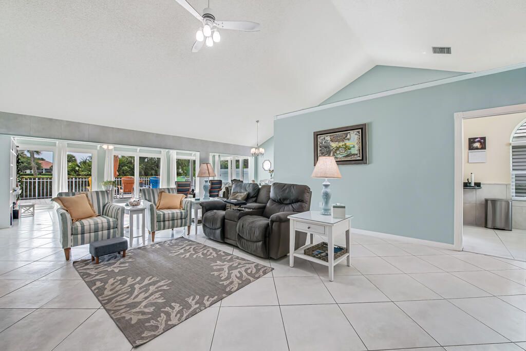 2390 Saratoga Bay Drive, West Palm Beach, FL 33409 Photo
