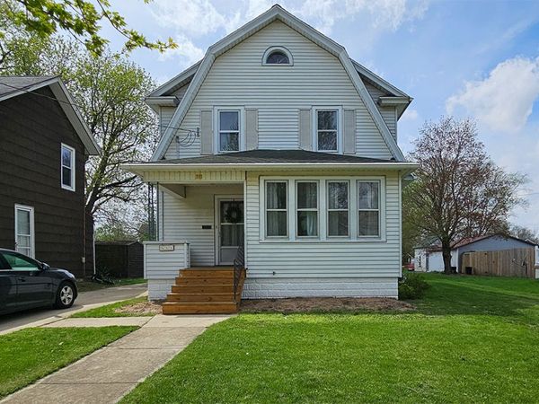 511 College Avenue , Dixon, IL 61021