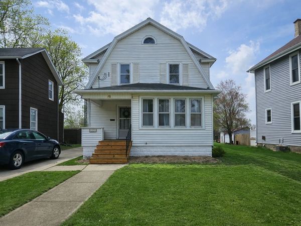 511 College Avenue , Dixon, IL 61021