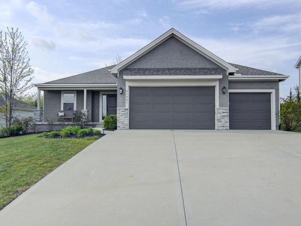 21207 W 190th Terrace, Spring Hill, KS 66083