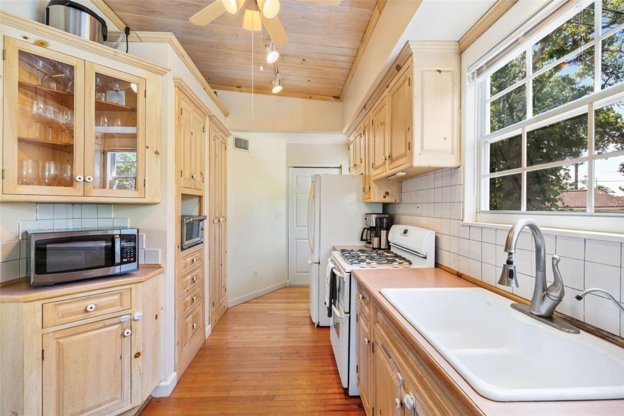 762 23rd Avenue N, Saint Petersburg, FL 33704 Photo