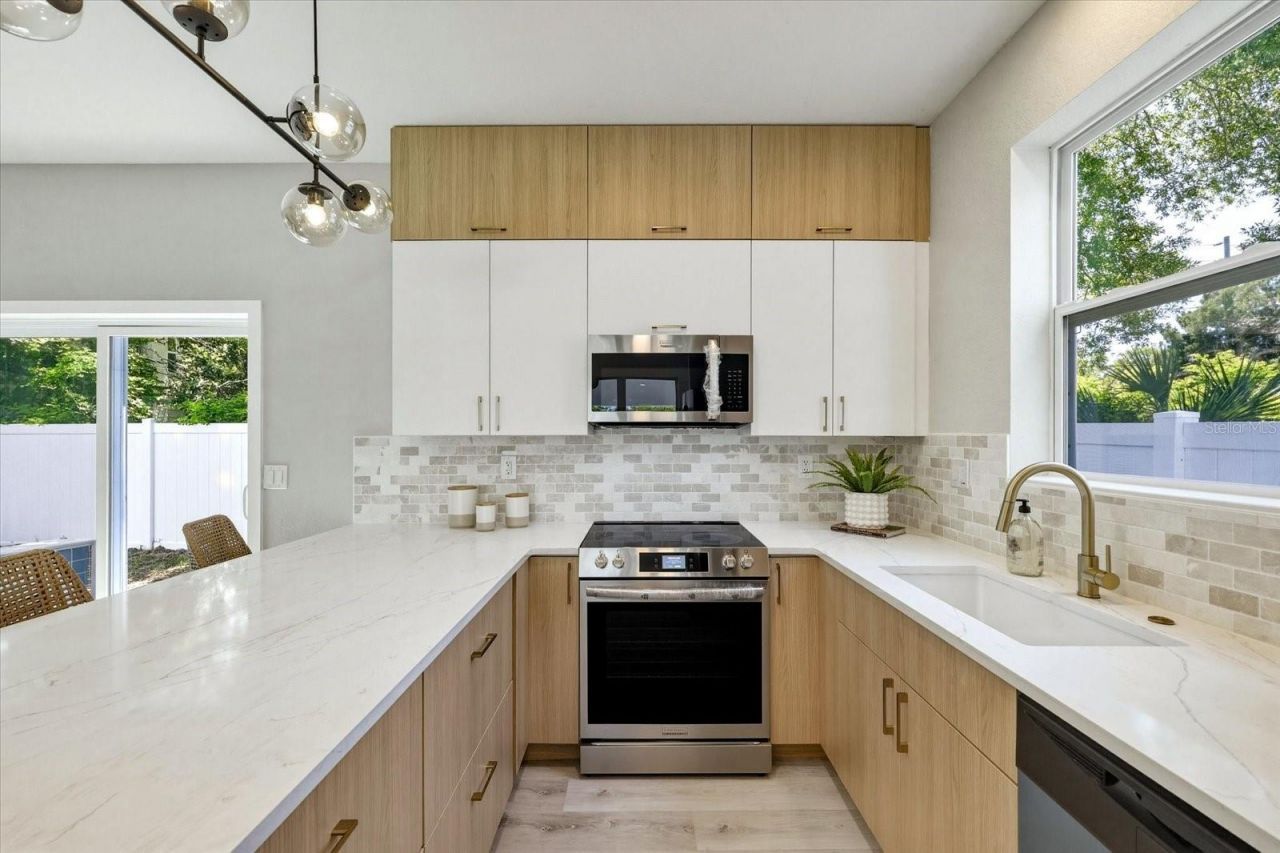1044 12th Avenue S, Saint Petersburg, FL 33705 Photo