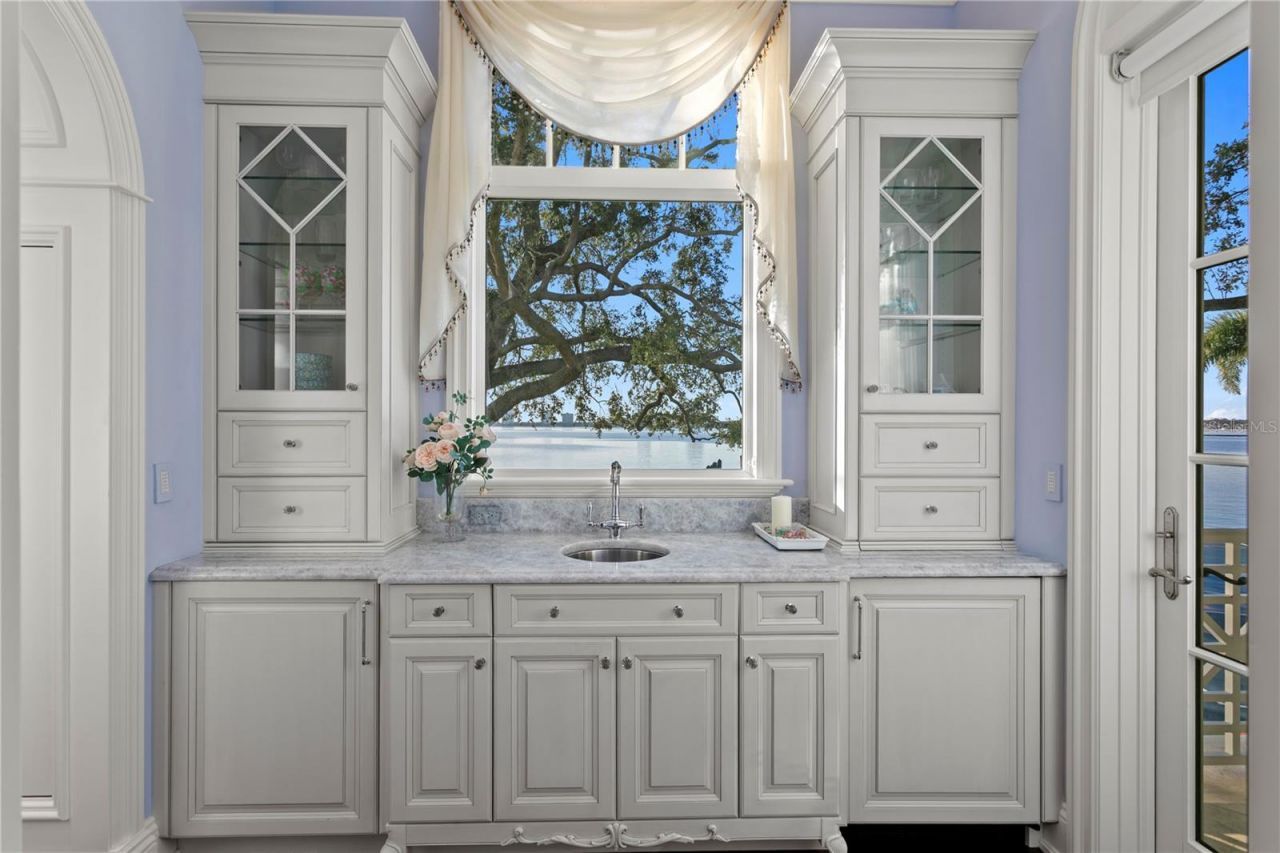 52 Ladoga Avenue, Tampa, FL 33606 Photo