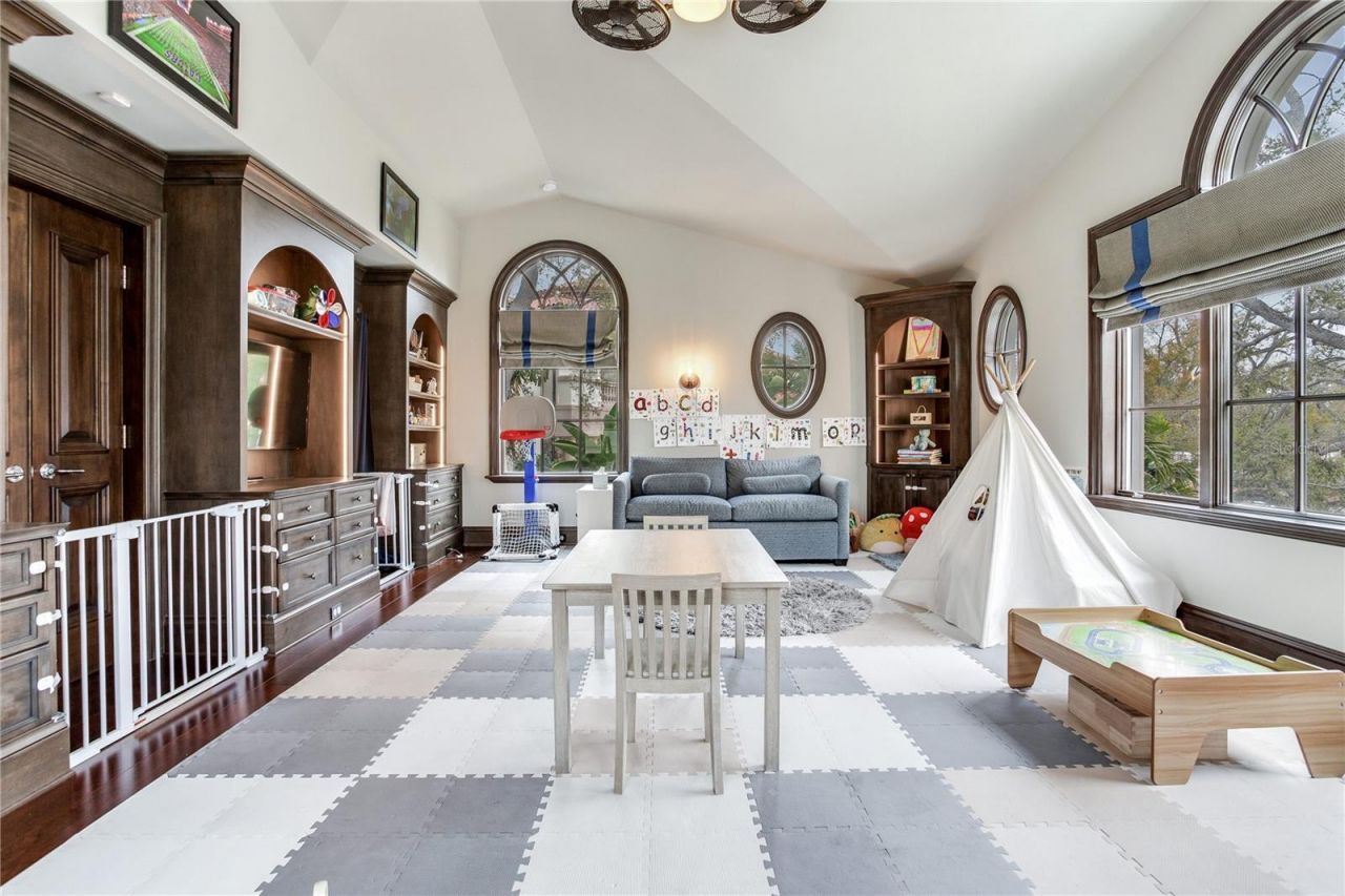 52 Ladoga Avenue, Tampa, FL 33606 Photo