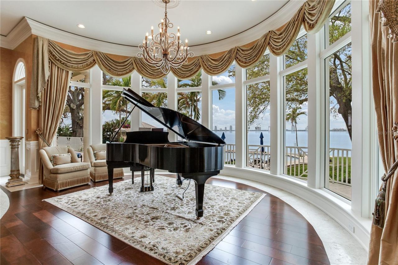 52 Ladoga Avenue, Tampa, FL 33606 Photo