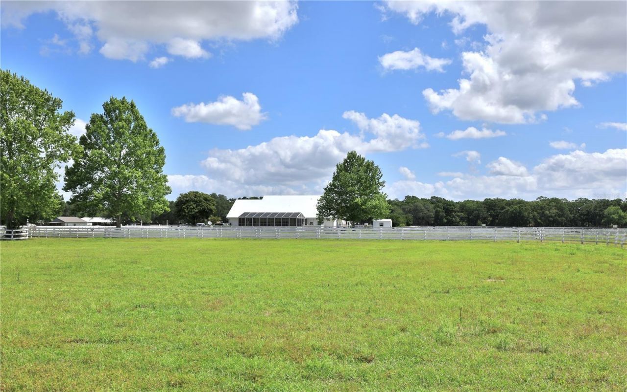 4450 SE 216th Avenue, Morriston, FL 32668 Photo