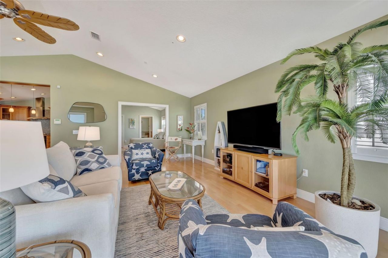 1105 Gulf Drive S, Unit 3, Bradenton Beach, FL 34217 Photo