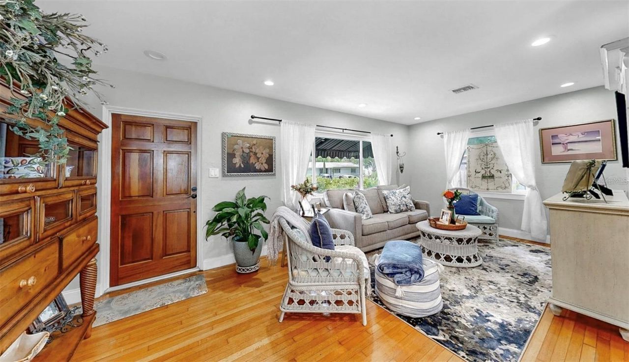 4020 Queen Street N, Saint Petersburg, FL 33714 Photo