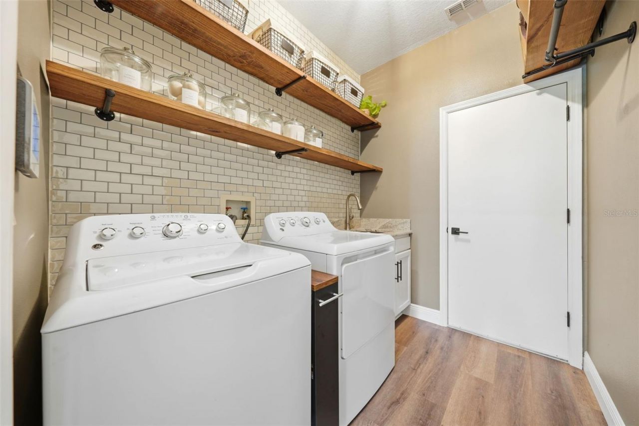 1941 Citrus Court , Mount Dora, FL 32757 Photo