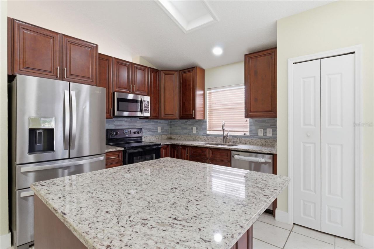 4207 Andover Cay Boulevard, Orlando, FL 32825 Photo