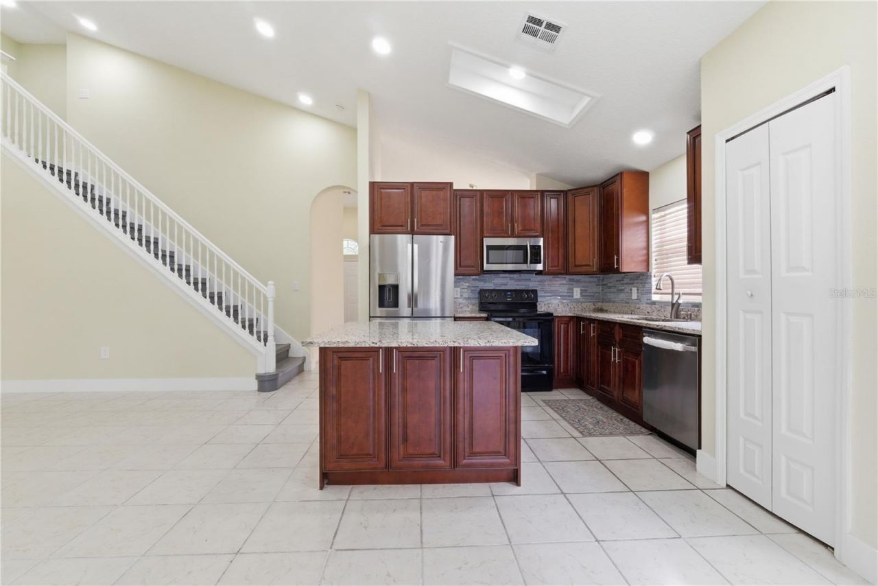 4207 Andover Cay Boulevard, Orlando, FL 32825 Photo
