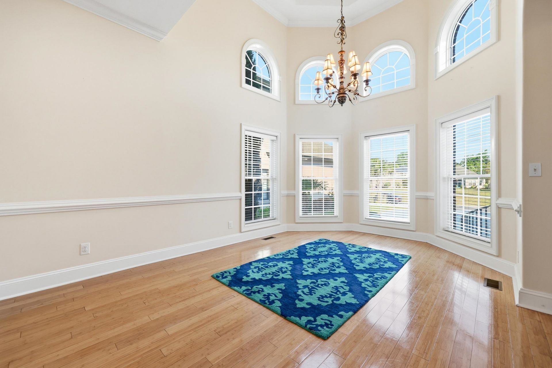 816 Waterton Ave. Photo 11