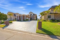 816 Waterton Ave. photo 4