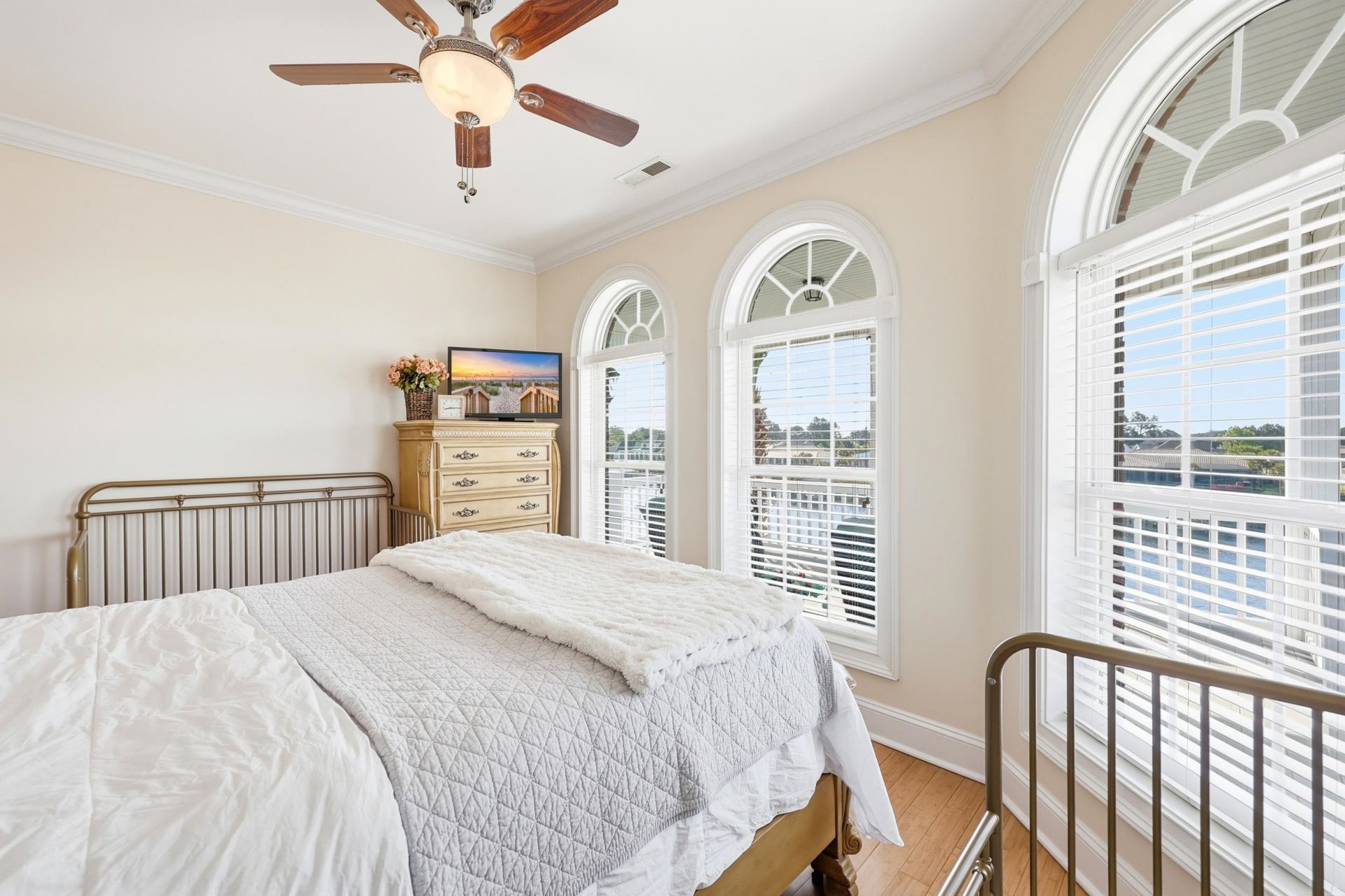 816 Waterton Ave. Photo 35