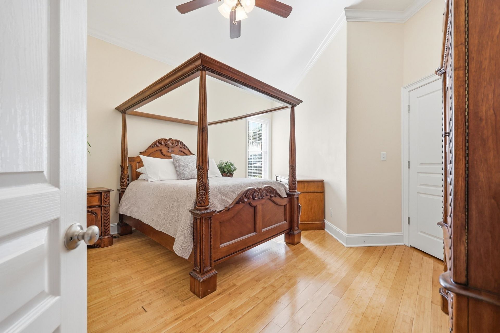 816 Waterton Ave. Photo 48