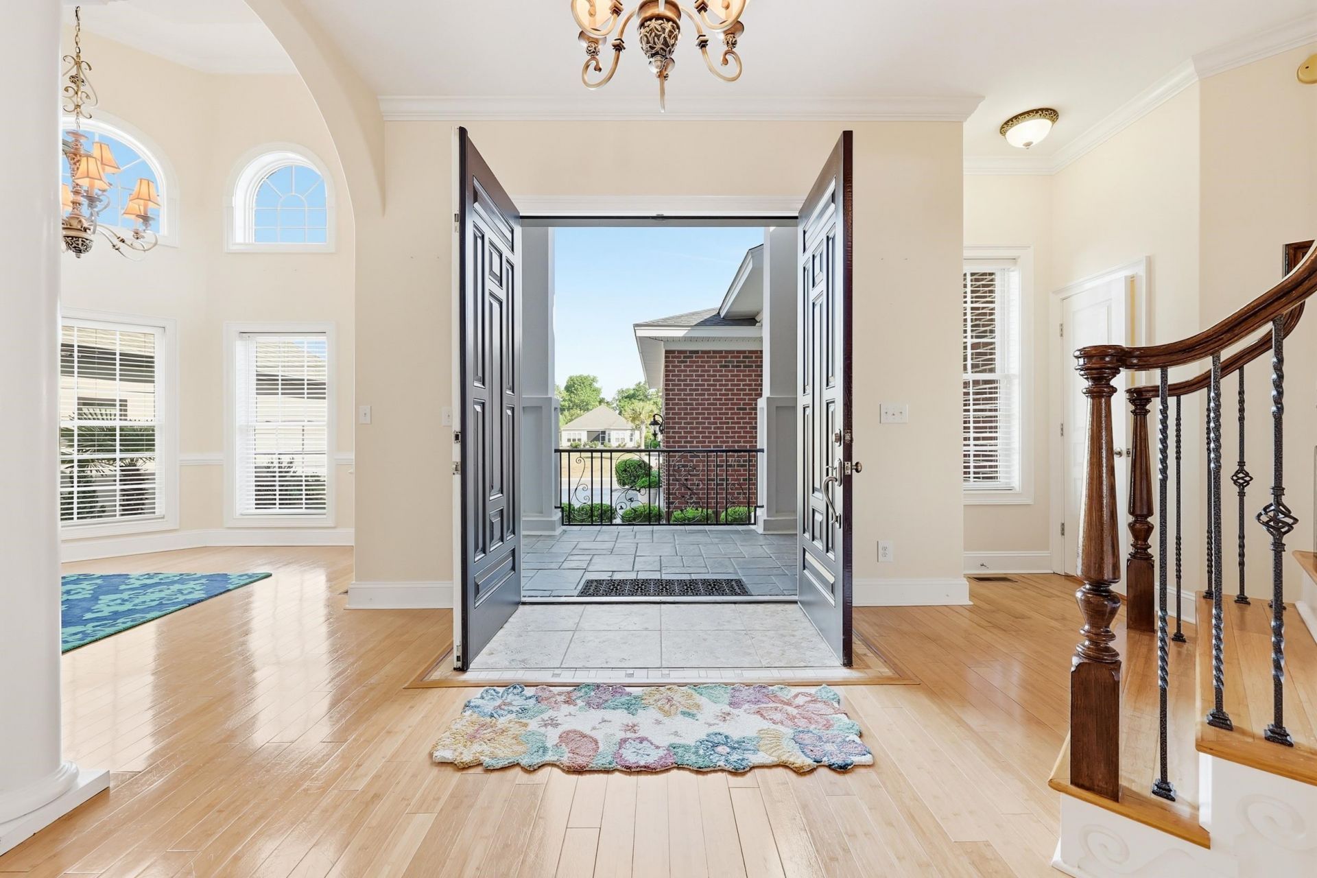 816 Waterton Ave. Photo 9