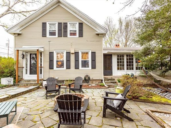 526 Pleasant St, Somerset, MA 02726