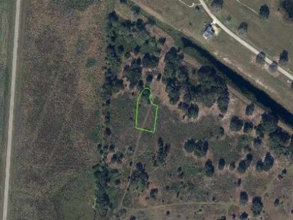 408 FOXHALL Circle, Sebring, FL 33875