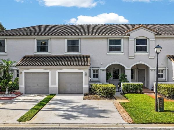 16862 SW 1st St , Pembroke Pines, FL 33027