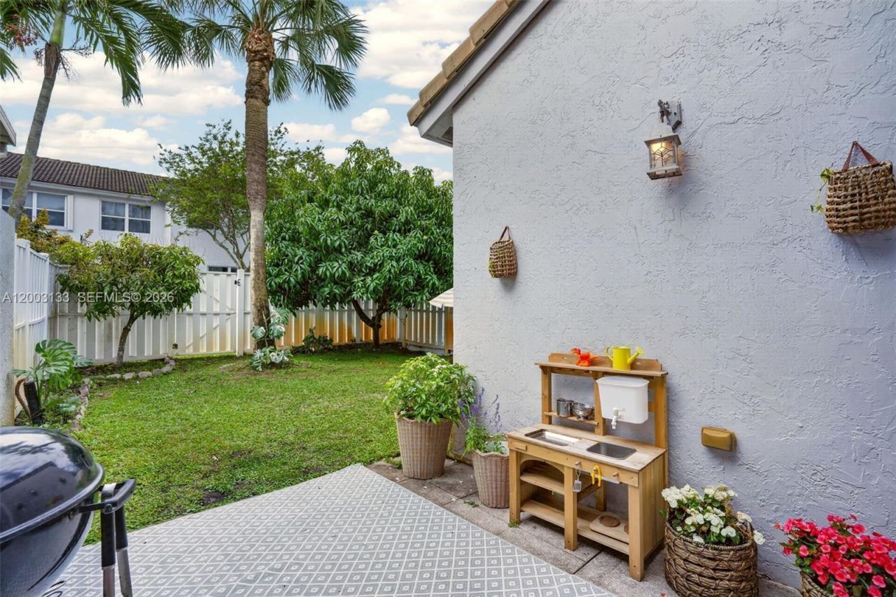 16862 SW 1st St , Pembroke Pines, FL 33027 Photo