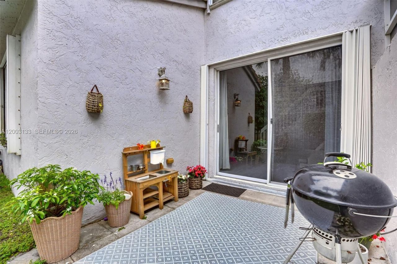 16862 SW 1st St , Pembroke Pines, FL 33027 Photo