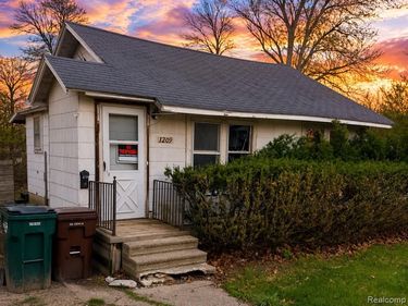 1209 Lathrop Street, Lansing, MI 48912