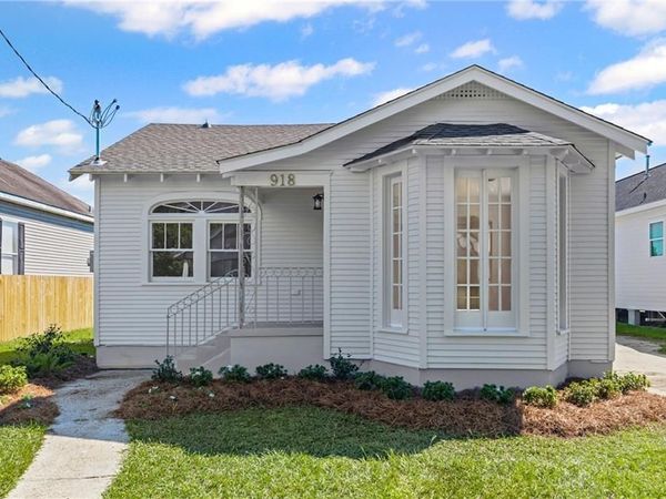 918 11TH Street , Gretna, LA 70053