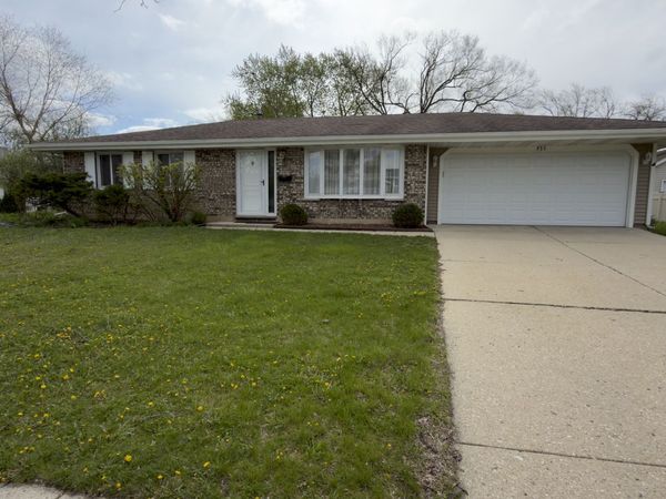 935 S CEDARCREST Drive, Schaumburg, IL 60193