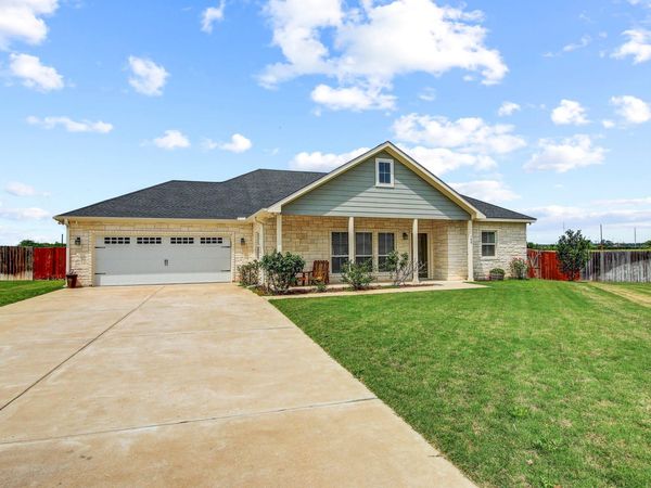 109 Les LN, Smithville, TX 78957
