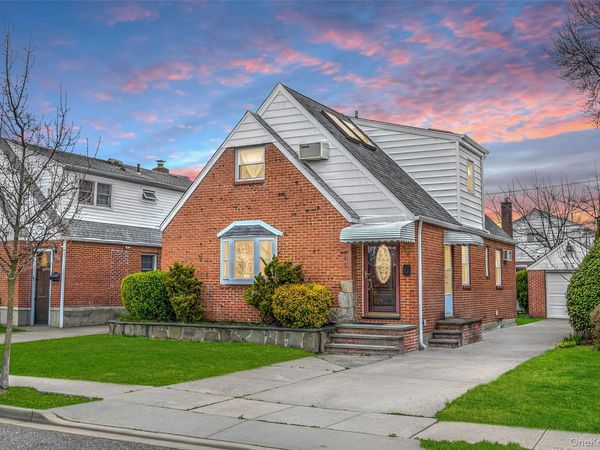 218 Brown Street, Mineola, NY 11501
