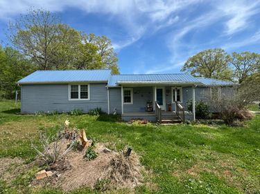 912 Oakville Road, Appomattox, VA 24522