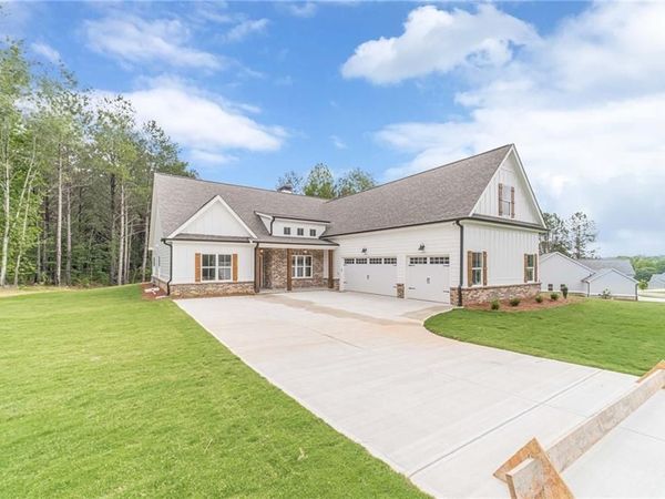 215 Pinewood Drive, Covington, GA 30014