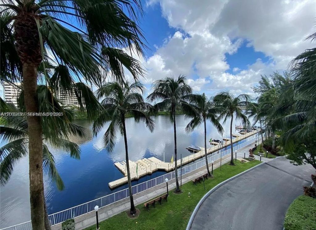 5077 NW 7th St , Unit 1107, Miami, FL 33126 Photo