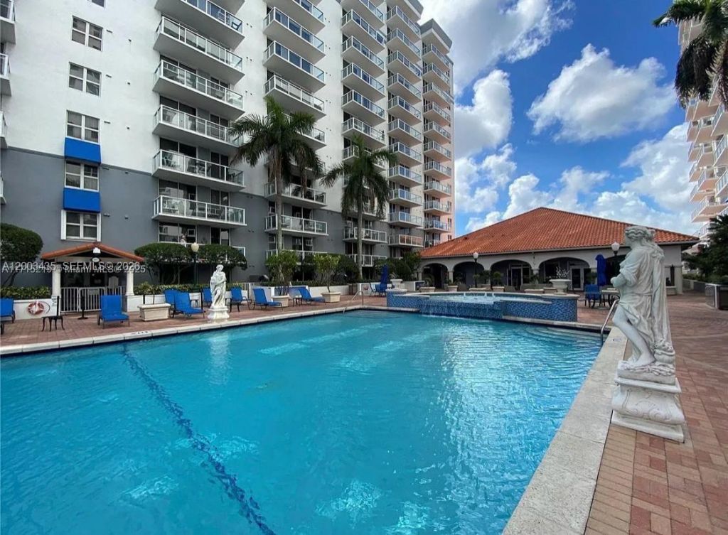 5077 NW 7th St , Unit 1107, Miami, FL 33126 Photo