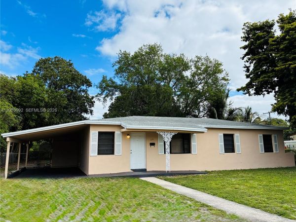 275 NW 190th St , Miami Gardens, FL 33169