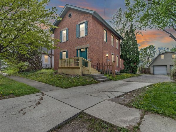 168 E Central Avenue , Delaware, OH 43015